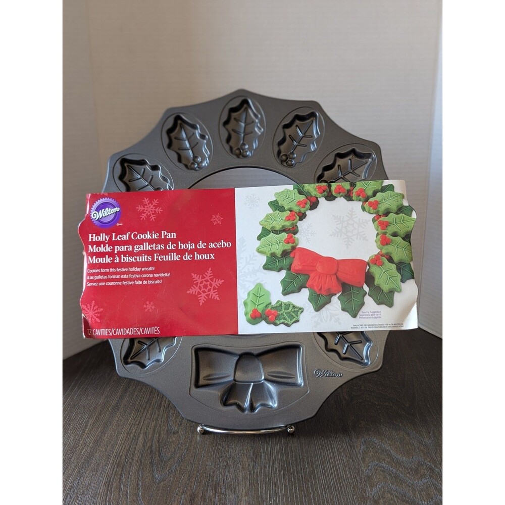 WILTON Holly Leaf Cookie Biscuit Pan Mold 15" Christmas Wreath Bow Non-Stick NEW